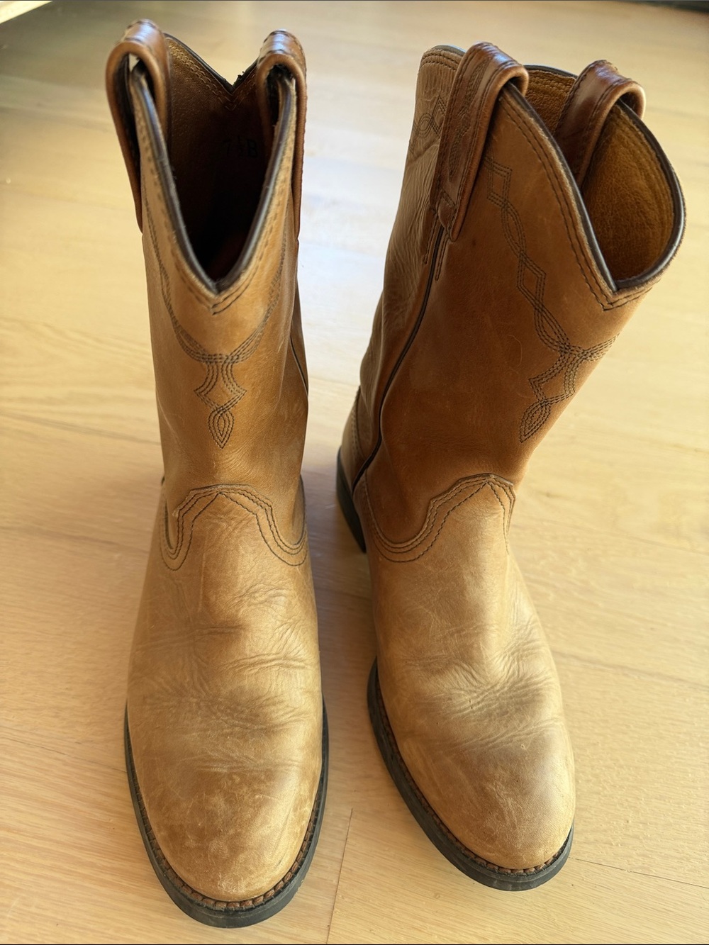 Ariat - Picture 7 of 10